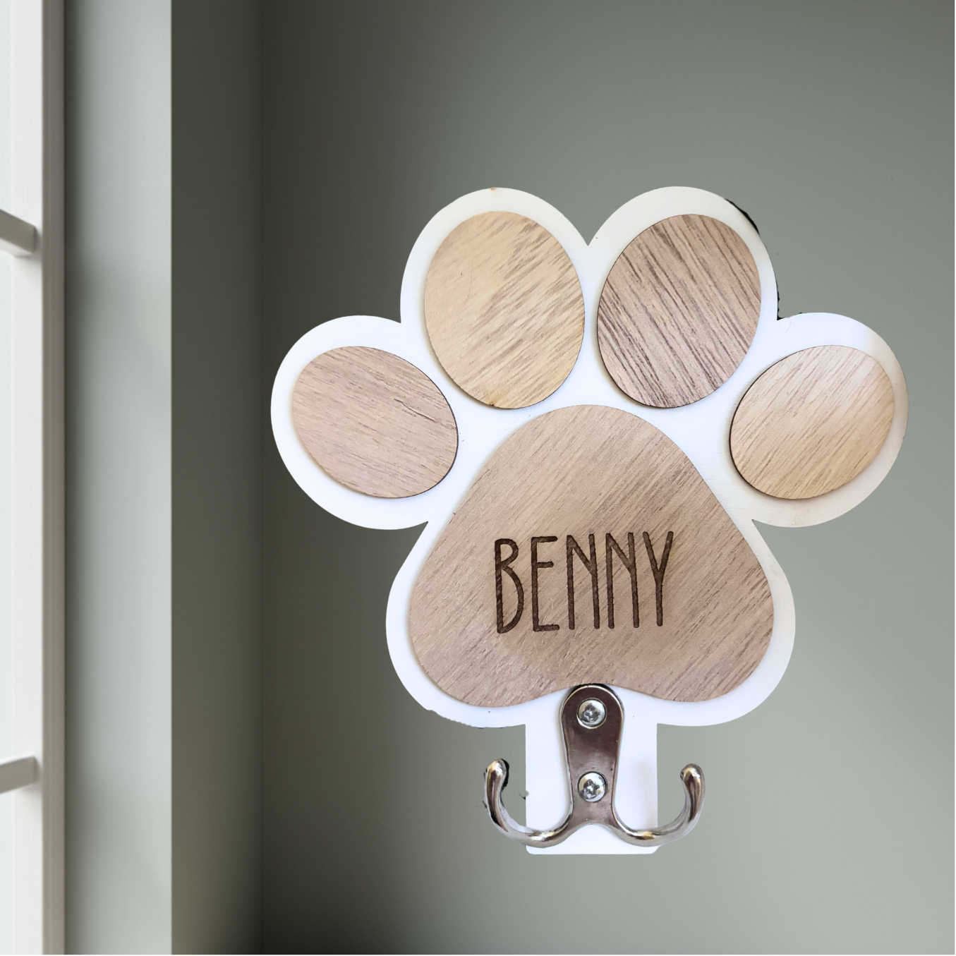 Personalisierte Hundegarderobe aus Holz – für Leine, Halsband & Co