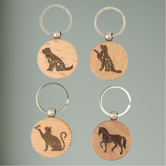 Holz-Schlüsselanhänger mit floralen Tiermotiven – Hund, Katze, Pferd