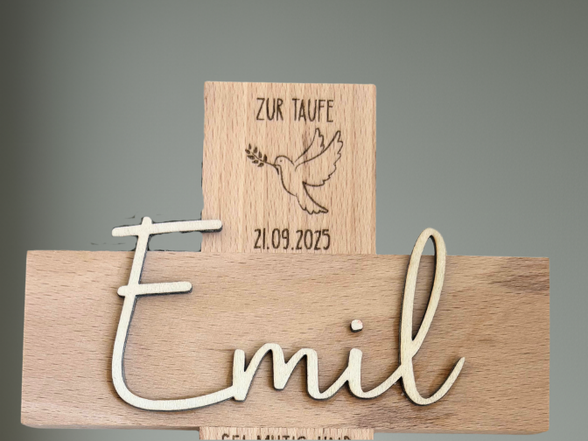 Personalisiertes Kreuz aus Buchenholz – Geschenk zur Taufe, Kommunion & Konfirmation