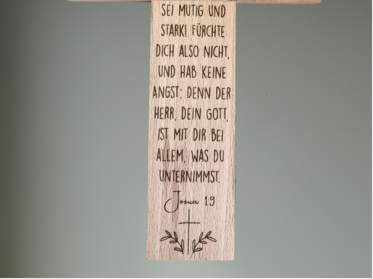 Personalisiertes Kreuz aus Buchenholz – Geschenk zur Taufe, Kommunion & Konfirmation
