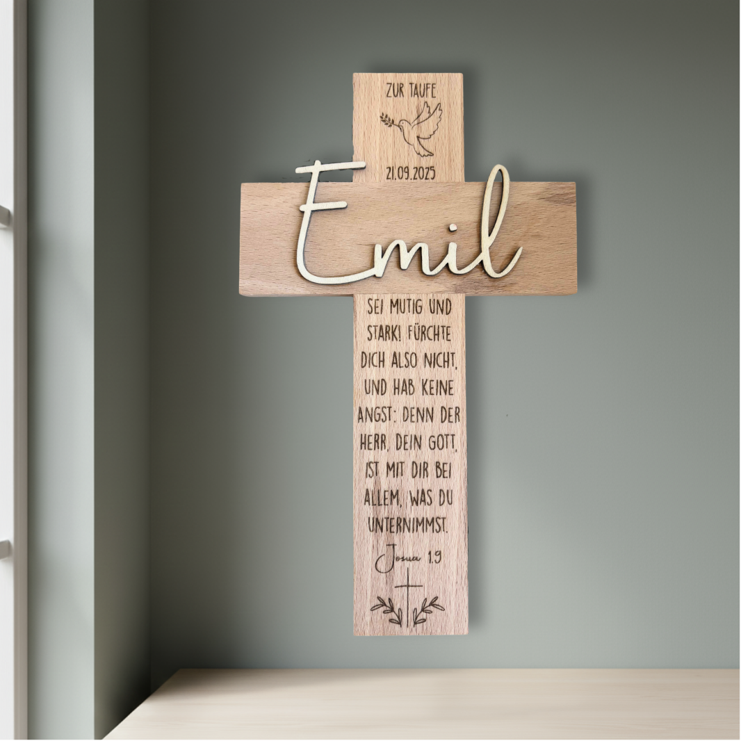 Personalisiertes Kreuz aus Buchenholz – Geschenk zur Taufe, Kommunion & Konfirmation